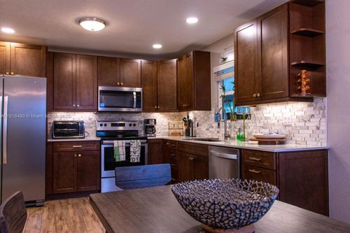 5289 N Andrews Ave, Oakland Park, FL, 33309-3260 | Card Image