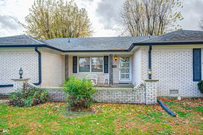 Cute porch! | Image 3