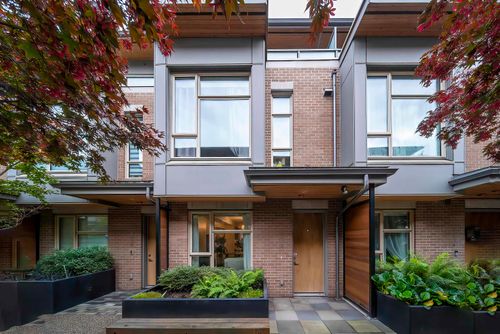5532 Oak St, Vancouver, BC, V6M2V6 | Card Image