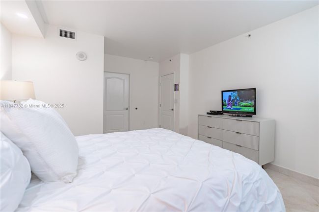 APT-508 - 17555 Atlantic Blvd, Condo with 3 bedrooms, 2 bathrooms and null parking in Sunny Isles Beach FL | Image 13