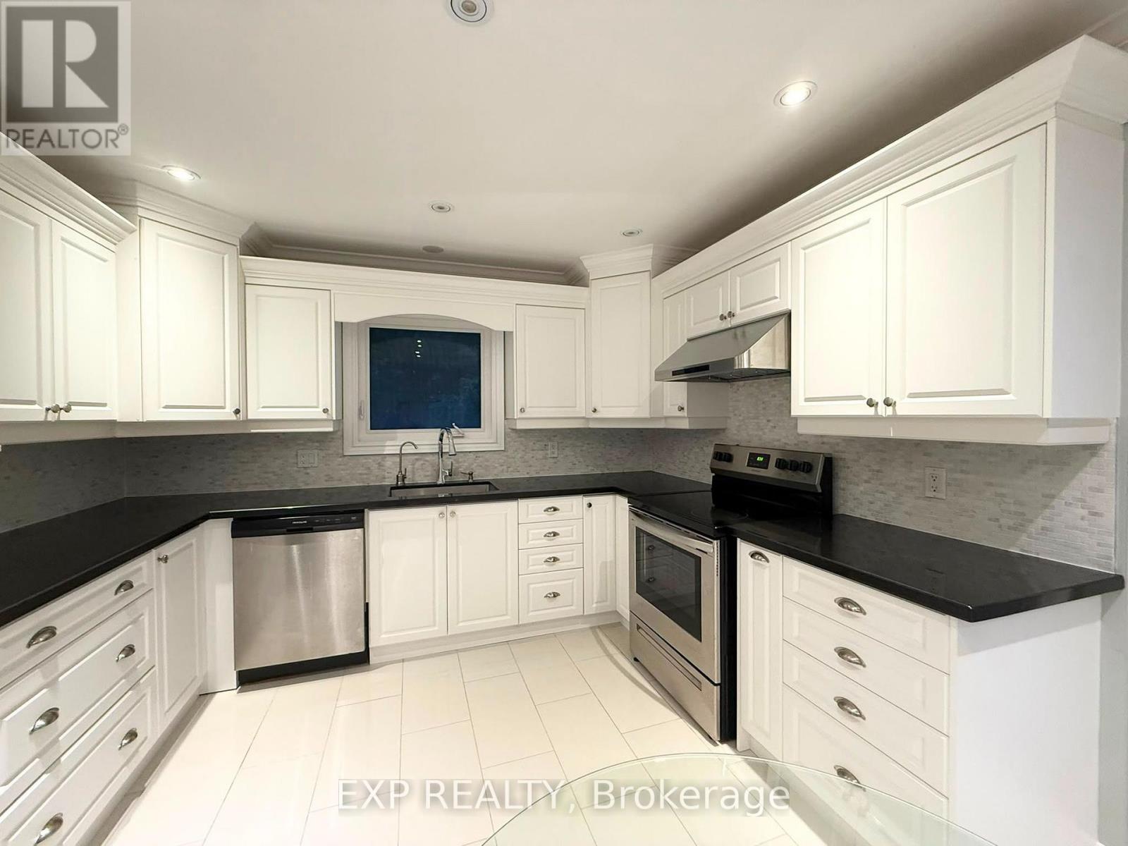 Residential Lease in Whitchurch-Stouffville (Stouffville) 3