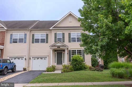 305 Lewisburg Ln, MARTINSBURG, WV, 25403-1303 | Card Image