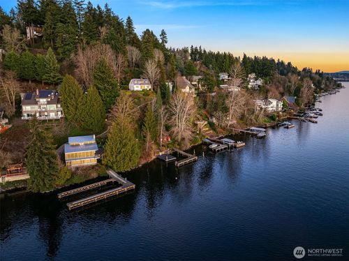 8025 W Mercer Way, Mercer Island, WA, 98040-5626 | Card Image