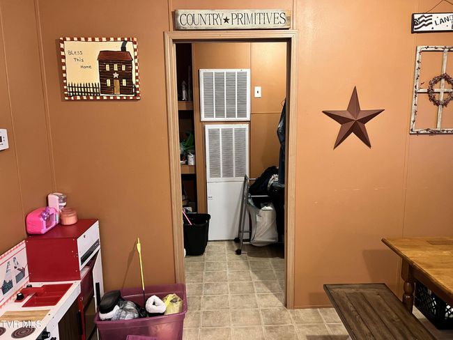 9536 Mcfall Fork Rd, House other with 3 bedrooms, 2 bathrooms and null parking in Pound VA | Image 30
