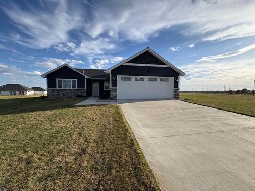 994 City Heights Dr, Willmar, MN, 56201-4762 | Card Image