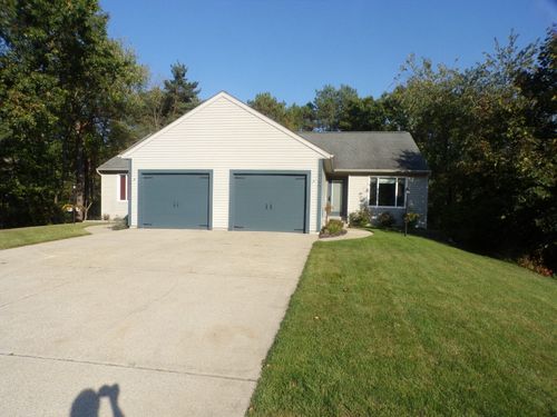 18160 Mohawk Dr, Spring Lake, MI, 49456-9402 | Card Image