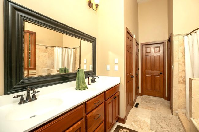 Primary Bathroom | Image 25