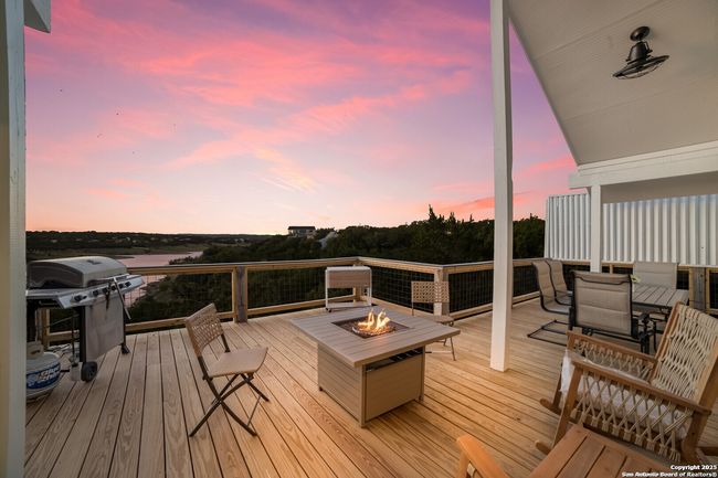 693 Riviera Dr, House other with 3 bedrooms, 2 bathrooms and null parking in Canyon Lake TX | Image 9