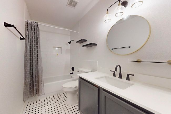 Bathroom 2 | Image 32
