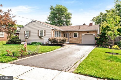 242 Fieldboro Dr, LAWRENCE TOWNSHIP, NJ, 08648-3914 | Card Image