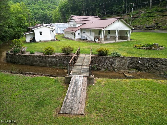 13088 Clay Hwy, House other with 4 bedrooms, 2 bathrooms and null parking in Lizemores WV | Image 6