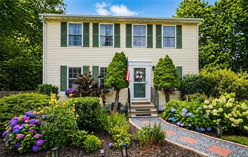 102 Canning St, Cumberland, RI, 02864-2504 | Card Image