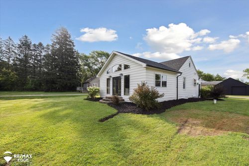 7236 Lapeer Rd, Davison, MI, 48423-2533 | Card Image