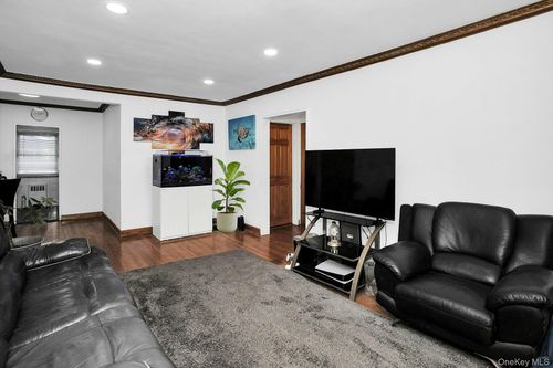 1a-198-28 Pompeii Ave, Hollis, NY, 11423-1422 | Card Image