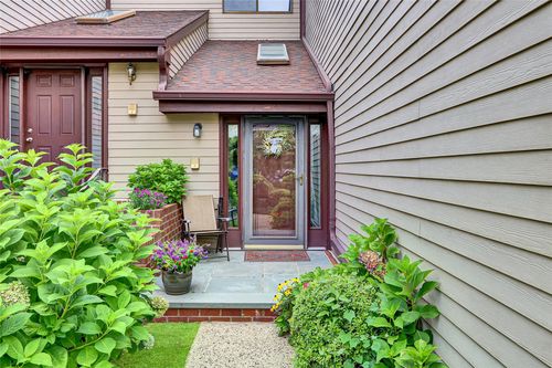 31-31 The Gln, Glen Head, NY, 11545-2257 | Card Image