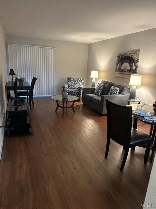 304-1935 Greenglen, St Louis, MO, 63122 | Card Image