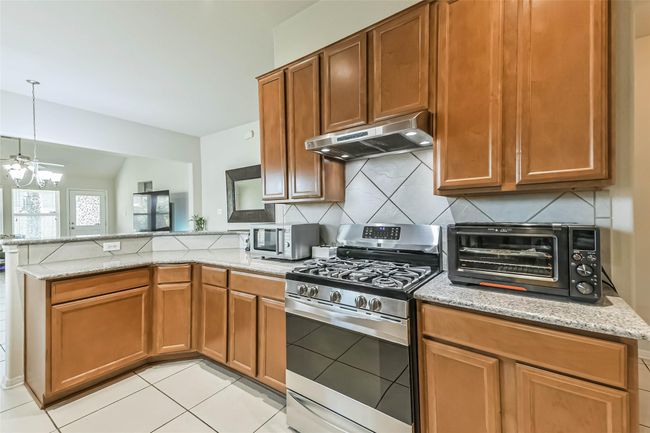 5 burner Kenmore Elite 5.6 cu. ft. stainless steel gas range w/True Convection and Kenmore 30" stainless steel range hood. | Image 8