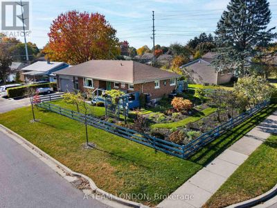 1 Manitoulin Dr, House other with 4 bedrooms, 3 bathrooms and 5 parking in London ON | Image 2