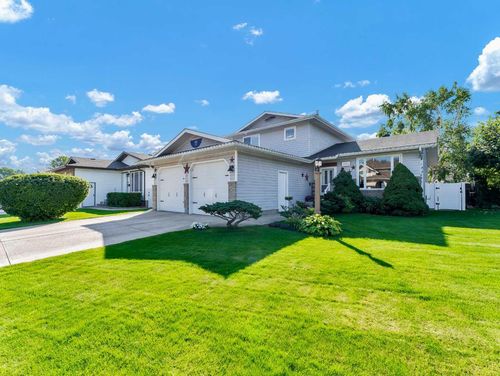1630 31 St Se, Medicine Hat, AB, T1A8J8 | Card Image
