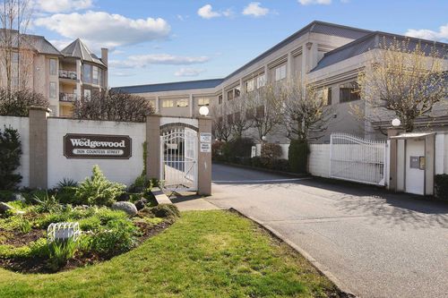 {{alt}} | Card Image