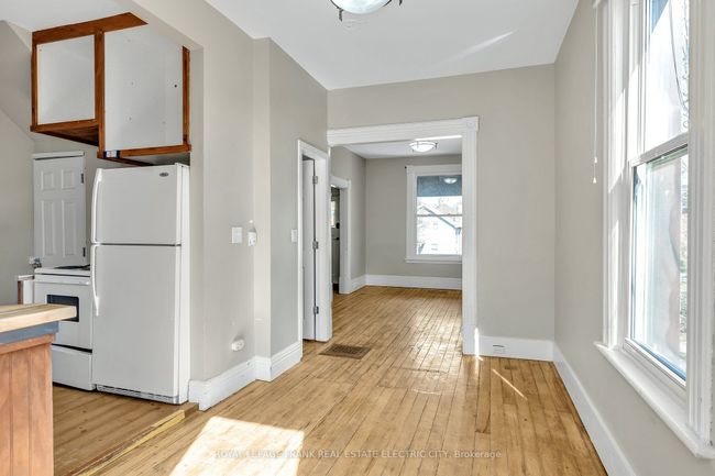 617 Aylmer St N, House other with 3 bedrooms, 2 bathrooms and 2 parking in Peterborough ON | Image 9