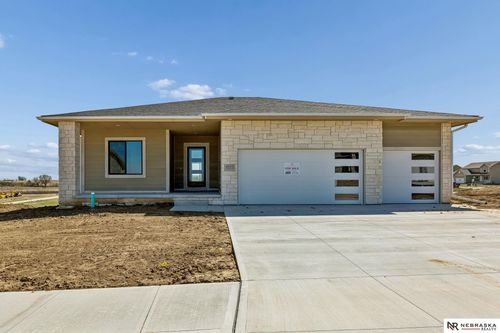 8815 Legacy St, Papillion, NE, 68046-5126 | Card Image