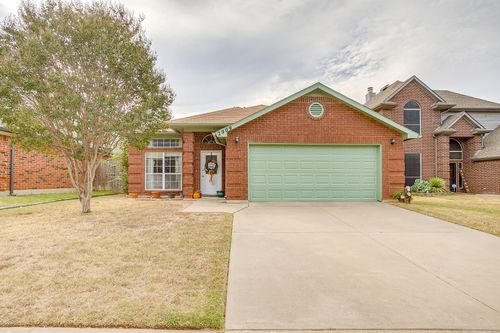2909 Salado Trl, Fort Worth, TX, 76118-7301 | Card Image