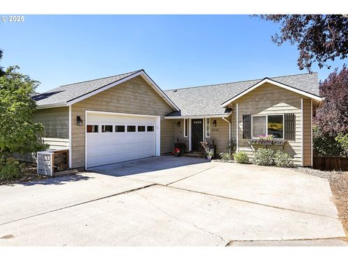 2940 Montello Pl, Hood River, OR, 97031-1094 | Card Image