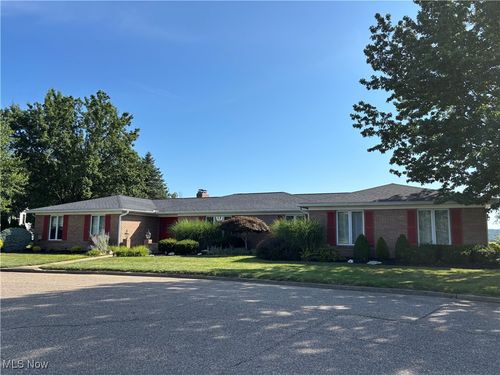 403 Hillcrest Dr Ne, New Philadelphia, OH, 44663-2766 | Card Image