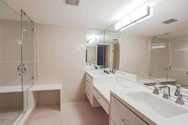 APT-510 - 1000 Quayside Ter, Condo with 2 bedrooms, 2 bathrooms and null parking in Miami FL | Image 14