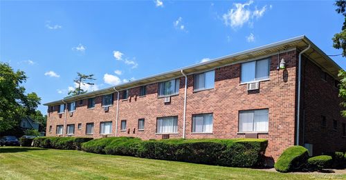 7b-91 S Clinton Ave, Bay Shore, NY, 11706-8639 | Card Image