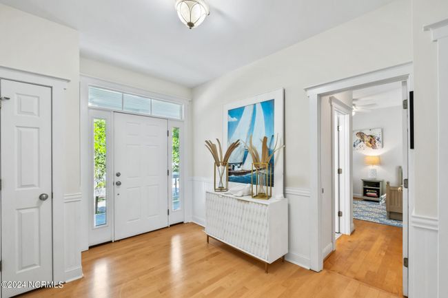 WELCOMING FOYER | Image 26