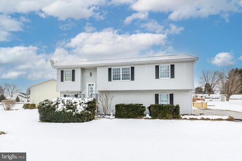 720 W Myrtle Street, LITTLESTOWN, PA, 17340 | Card Image