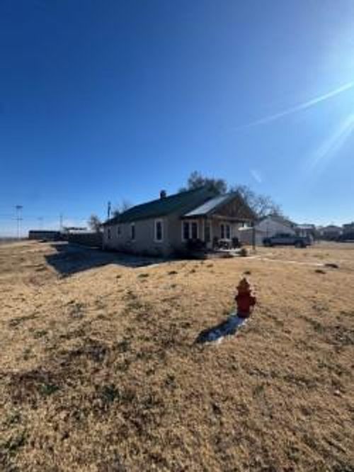 520 N Locust St, Seiling, OK, 73663-6354 | Card Image