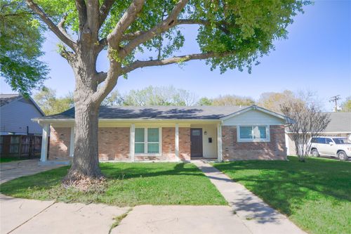 8006 Richmond Ave, Houston, TX, 77063-6158 | Card Image