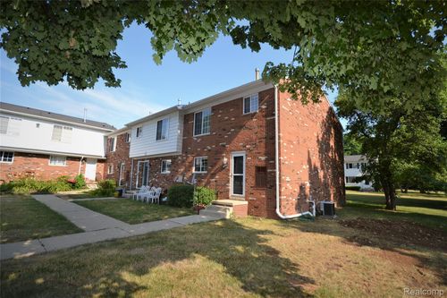 559 Fox Hills Dr N, Bloomfield Hills, MI, 48304-1311 | Card Image