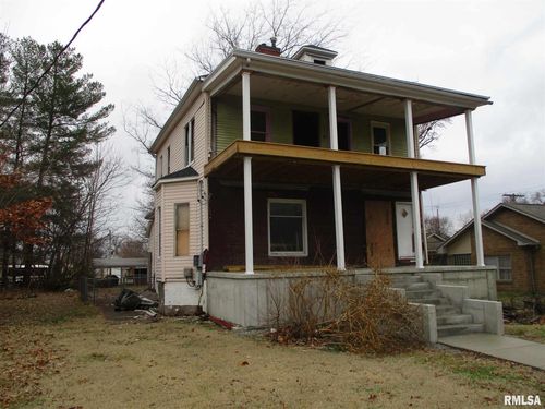 105 Mill St, Benton, IL, 62812-1331 | Card Image