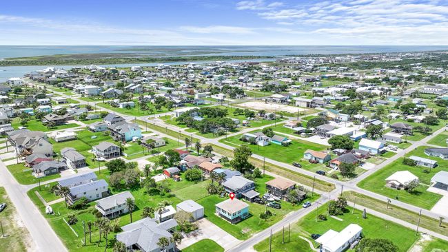106 E Madison Ave, House other with 2 bedrooms, 2 bathrooms and null parking in Port O Connor TX | Image 33