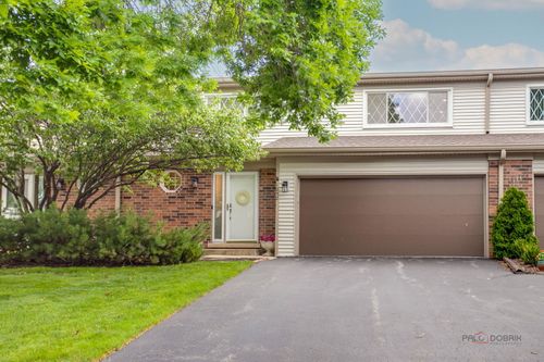 1252 Briarwood Ln, Libertyville, IL, 60048-3633 | Card Image