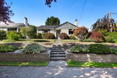 3811 29th Avenue W, House other with 3 bedrooms, 1 bathrooms and 1 parking in Seattle WA | Image 2