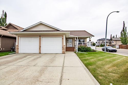 8 Oswald Close, Red Deer, AB, T4P0C1 | Card Image