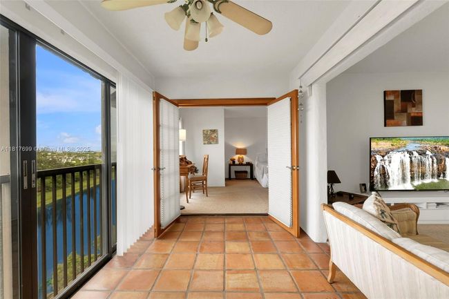 APT-904 - 2206 S Cypress Bend Dr, Condo with 1 bedrooms, 2 bathrooms and null parking in Pompano Beach FL | Image 26