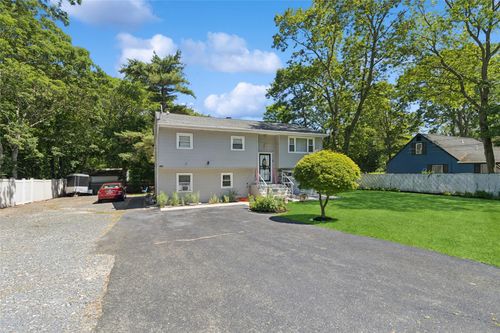 2 Prospect St, Central Islip, NY, 11722-3308 | Card Image