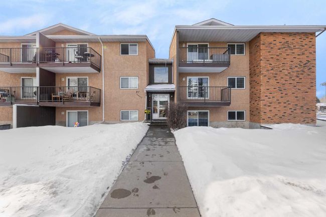 207 - 27 Bennett Street, Home with 2 bedrooms, 1 bathrooms and 1 parking in Red Deer AB | Image 1