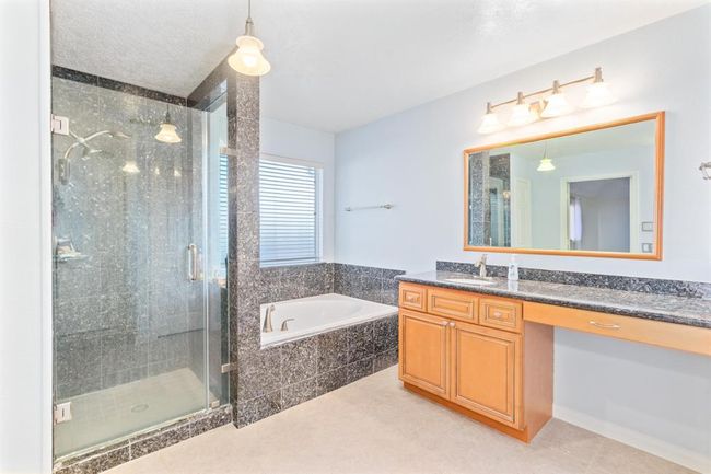 Walk-in shower with jetted tub | Image 23