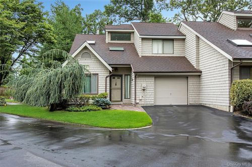 11 Rose Ct, East Islip, NY, 11730-2123 | Card Image