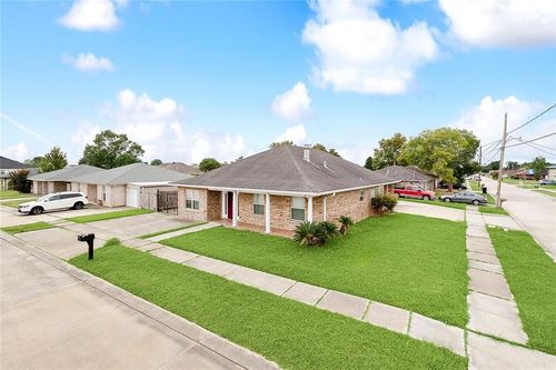 600 E Josephine St, Chalmette, LA, 70043-2328 | Card Image