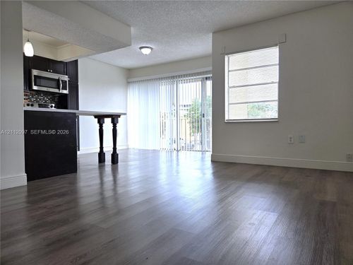 221a-9331 Sw 4th St, Miami, FL, 33174-2247 | Card Image