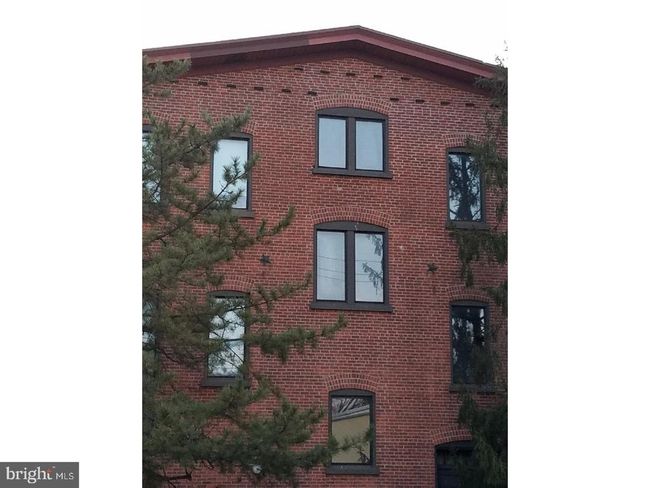 Exterior Side | Image 6