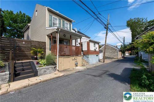 133 Railroad St, CATASAUQUA, PA, 18032-1960 | Card Image